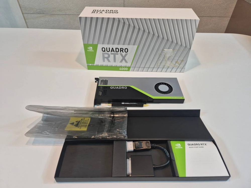 QUADRO RTX 4000 그래픽카드 이미지