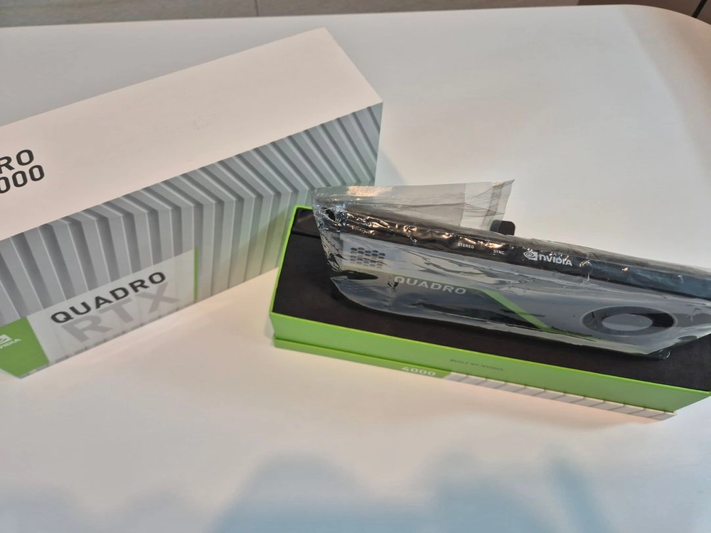 QUADRO RTX 4000 그래픽카드 이미지