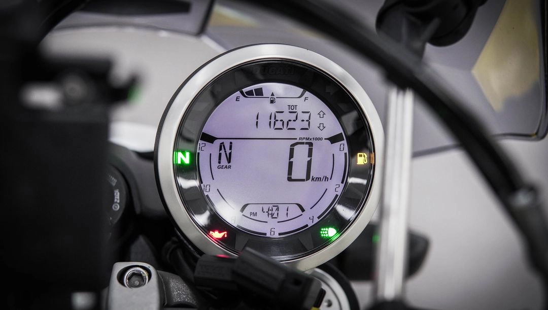 두카티 스크램블러 아이콘 22년식 11,000km 판매합니다. 이미지