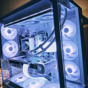9800X3D RTX5070TI 리안리PC팝니다 이미지