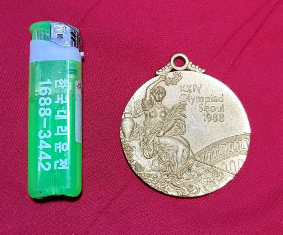 88올림픽 기념 메달입니다.상태 좋습니다.5만원에 경기도 광주시 곤지암읍 묵방리 직거래 원합니다. 이미지