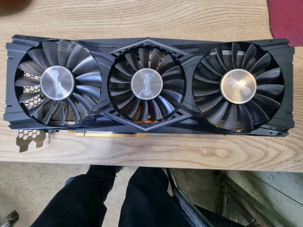 RTX 2080 Ti 그래픽카드 이미지