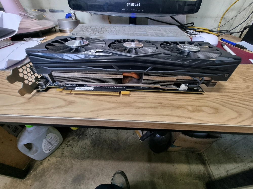 RTX 2080 Ti 그래픽카드 이미지