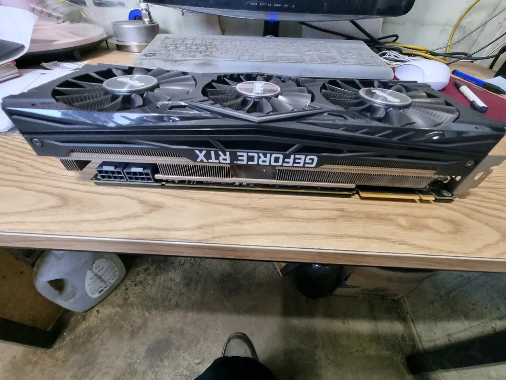 RTX 2080 Ti 그래픽카드 이미지