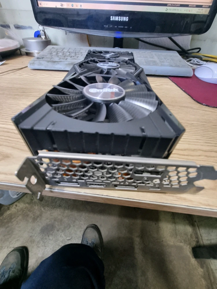 RTX 2080 Ti 그래픽카드 이미지