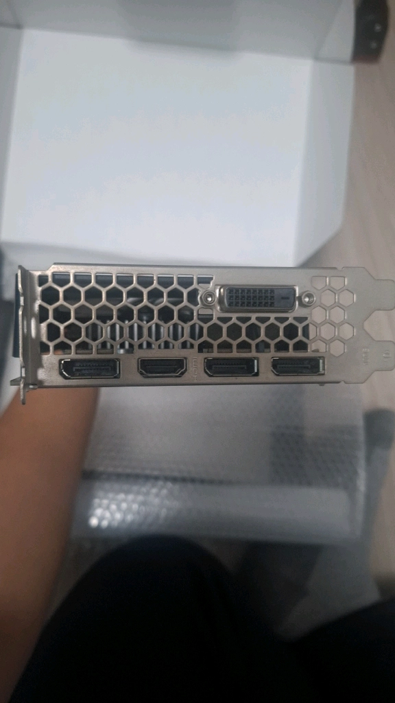 gtx 1060 6gb 이엠텍 2팬 모델 이미지