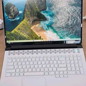 델 에일리언웨어 M17 R3 RTX2080 게이밍 노트북 이미지