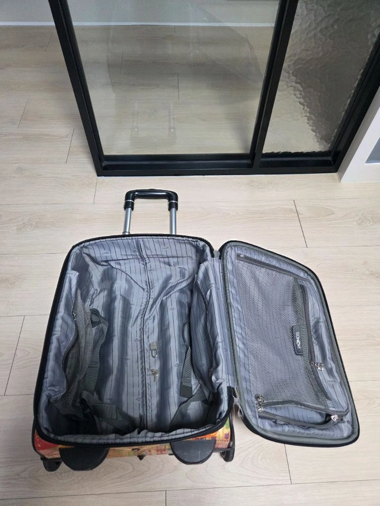 소노비 여행가방 이미지