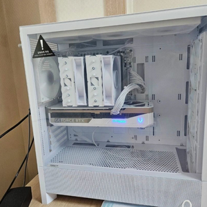 9800x3d+5070ti 본체 화이트 이미지