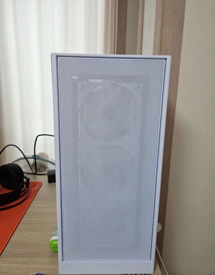9800x3d+5070ti 본체 화이트 이미지