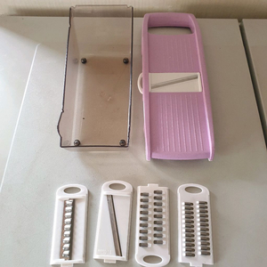 5가지 종류 채칼 칼 도마 야채갈이 주방용품 이미지
