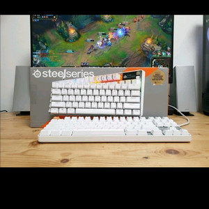 스틸시리즈 Apex Pro TKL gen 3화이트 국내 정발 키보드 판매합니다 이미지
