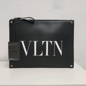 발렌티노 VLTN 락스터드 클러치백(새상품) 이미지
