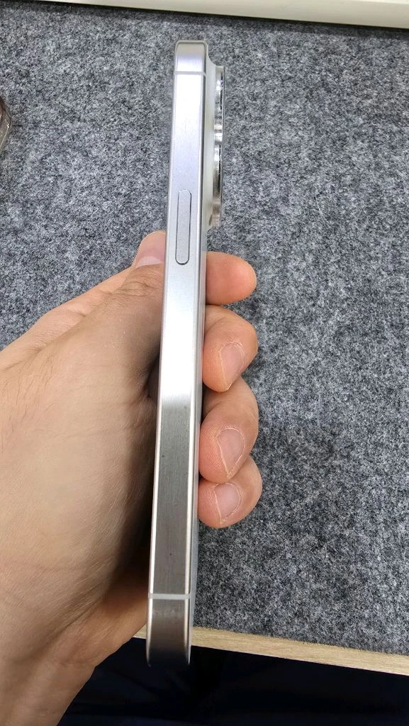 아이폰15프로 256g 화이트 팝니다 이미지