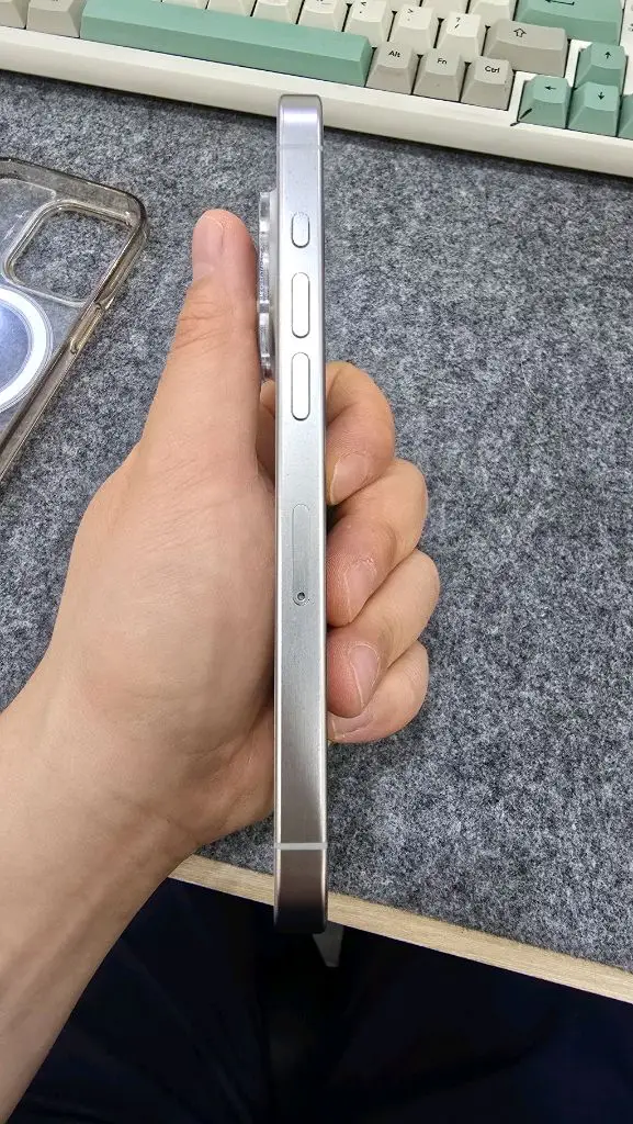 아이폰15프로 256g 화이트 팝니다 이미지