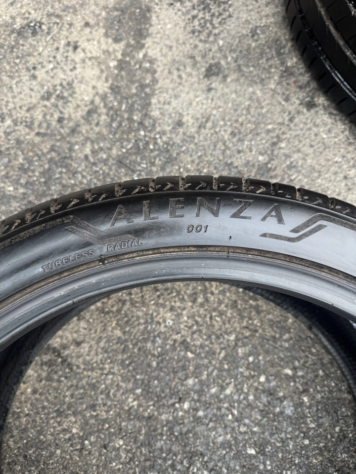 295 35 21 브릿지스톤 알렌자 001 중고타이어 2짝 판매합니다 이미지