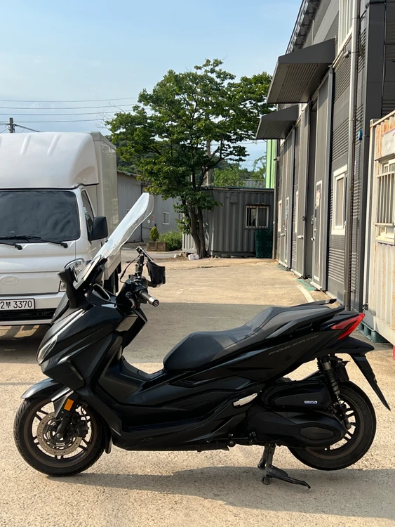 혼다 포르자350 25년식 3만키로대 저렴한 가격에 판매합니다 이미지