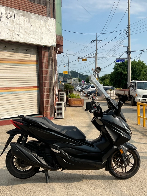 혼다 포르자350 25년식 3만키로대 저렴한 가격에 판매합니다 이미지