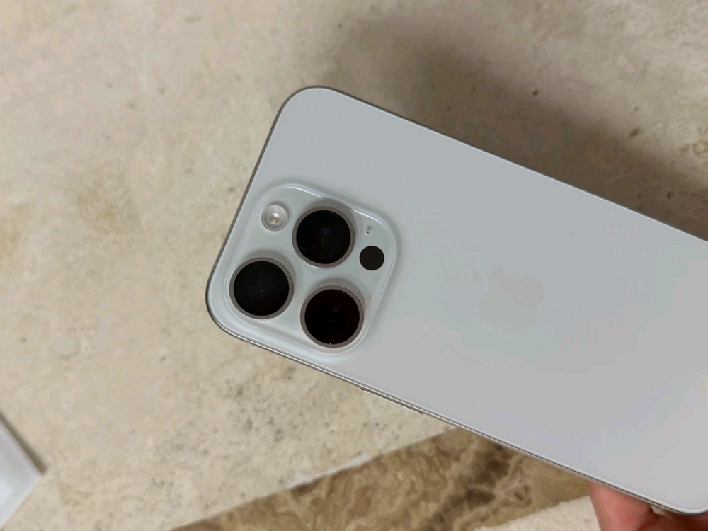 아이폰15프로 화이트256GB 이미지