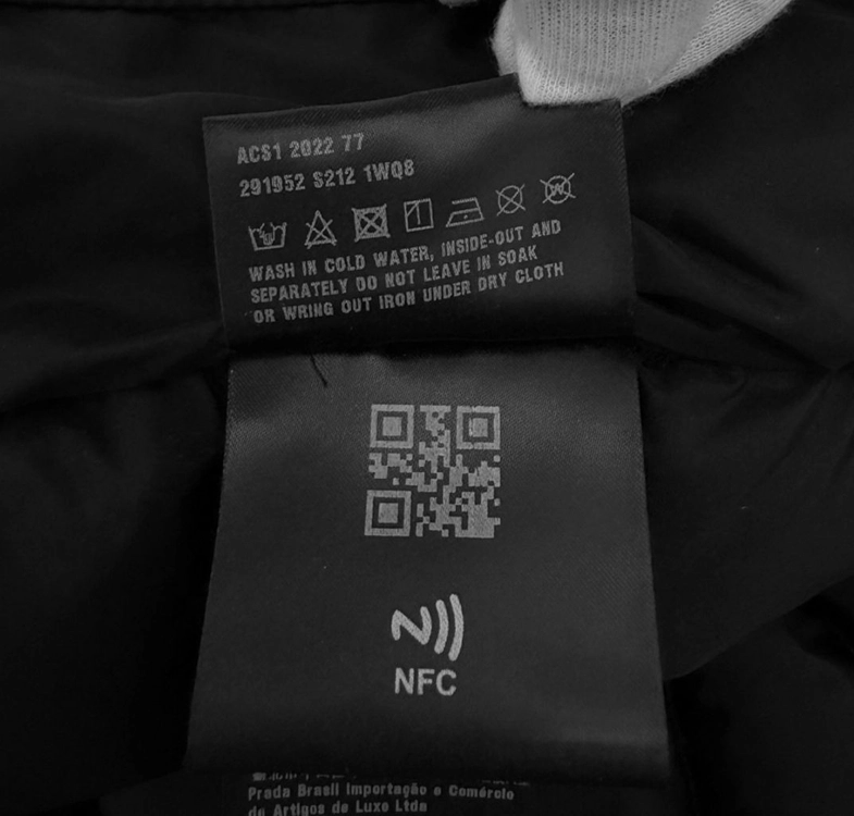 [38] 프라다 여성 리나일론 개버딘 후드 다운 패딩 자켓 블랙 이미지