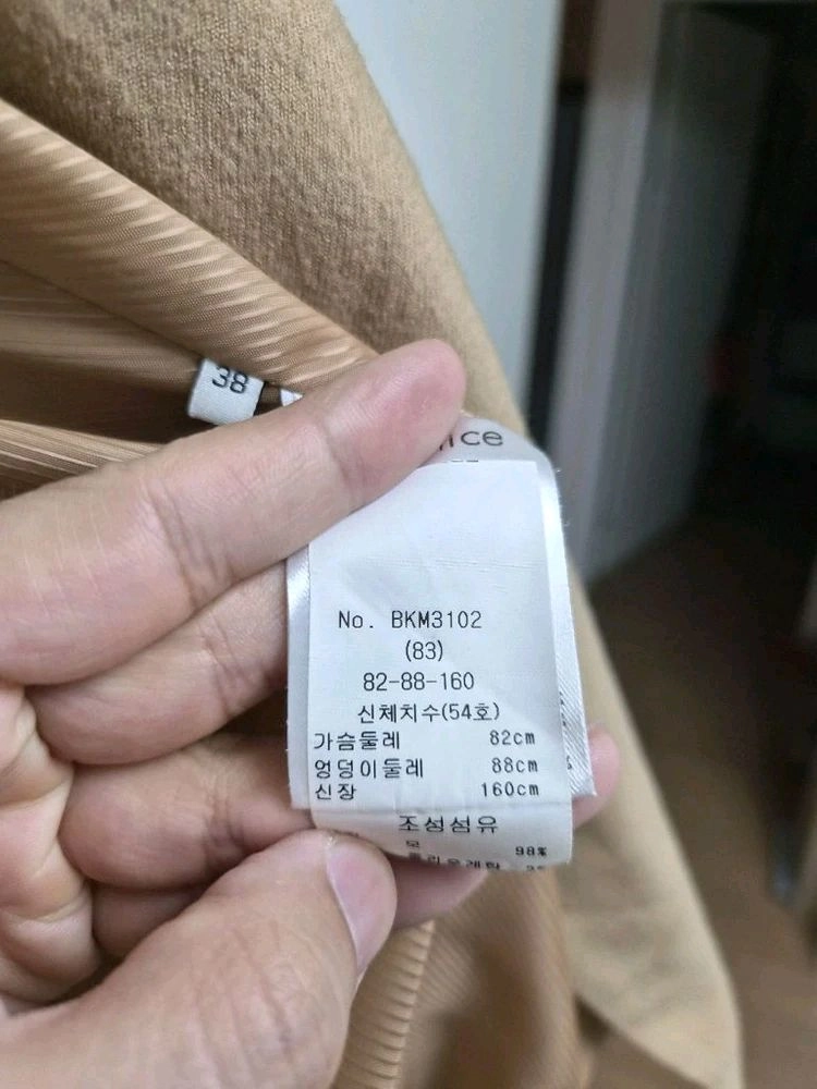 베르니스 베이지 원버튼 싱글 자켓 판매합니다 이미지