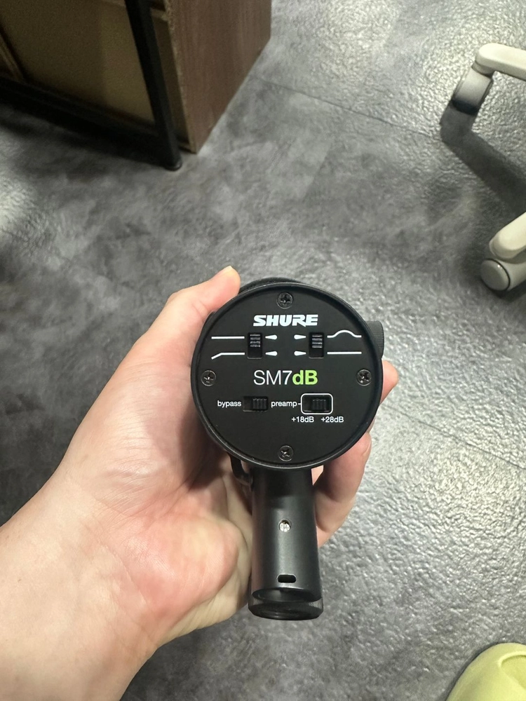 [S급/풀박스] 슈어(SHURE) SM7dB 다이나믹 마이크 판매합니다 (내장 프리앰프 모델) 이미지
