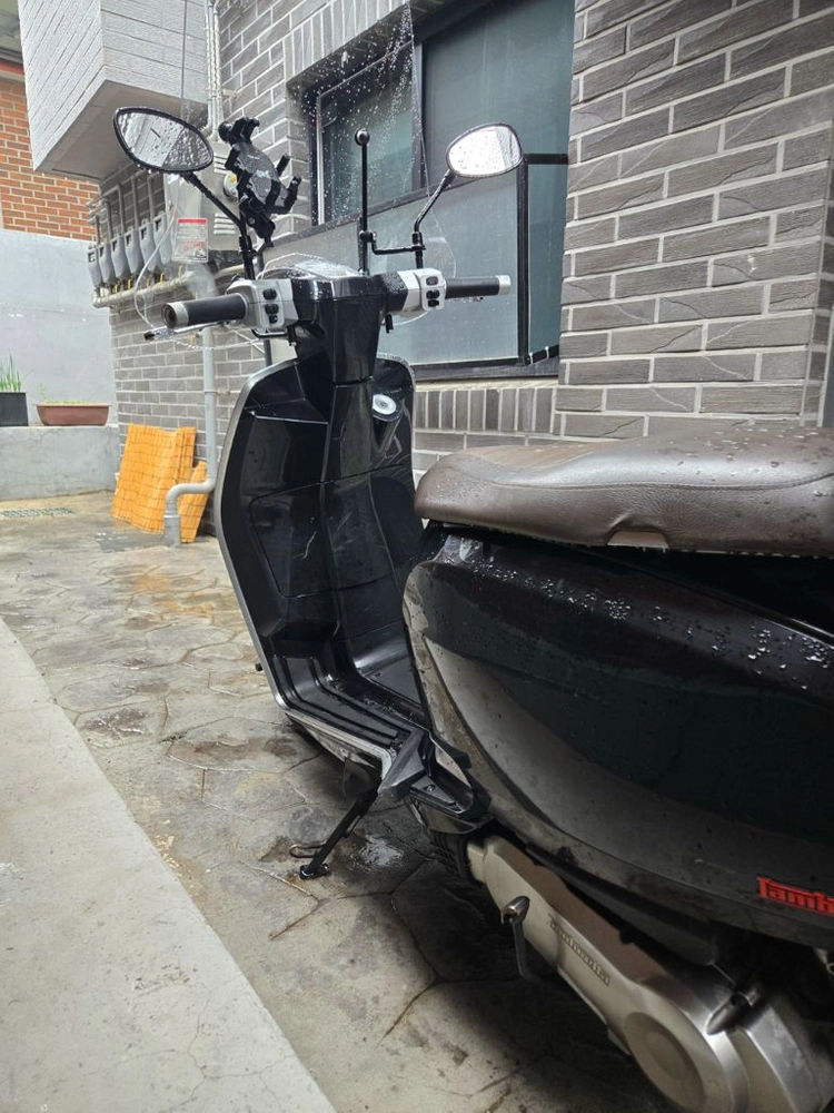 람브레타v125 19년식 블랙 25000km 이미지