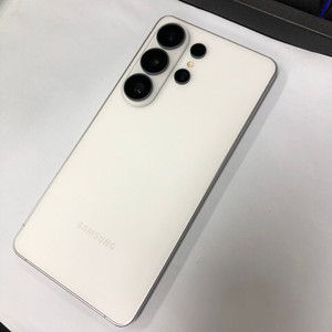 갤럭시S26 울트라 256GB 화이트 KT 특SSS급 무잔상 개통일 26년 6월 9일 215120 이미지