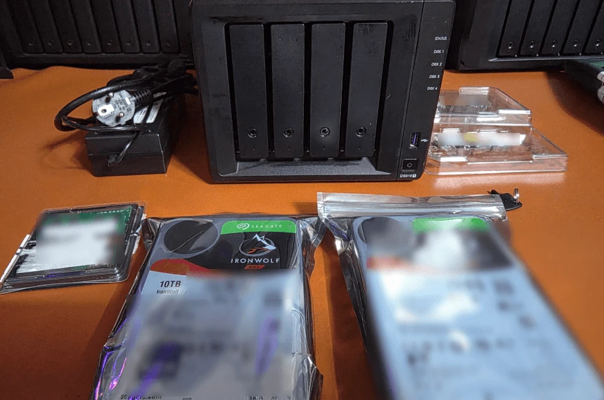 시놀로지 DS918+ 램 4G + 아이언울프 20TB 이미지