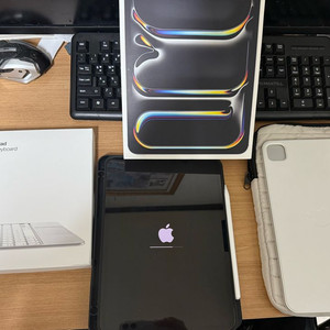 (선착순5만원 네고)Apple iPad Pro 11인치 M4 256GB 실버 (애플펜슬 프로) +정품 매직키보드 이미지
