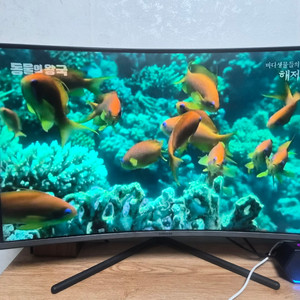삼성 32인치 커브드 모니터 U32R590CW 팝니다. 이미지