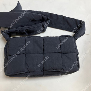정품 보테가베네타 패디트 테크 카세트백 이미지