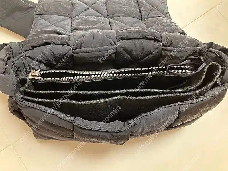정품 보테가베네타 패디트 테크 카세트백 이미지