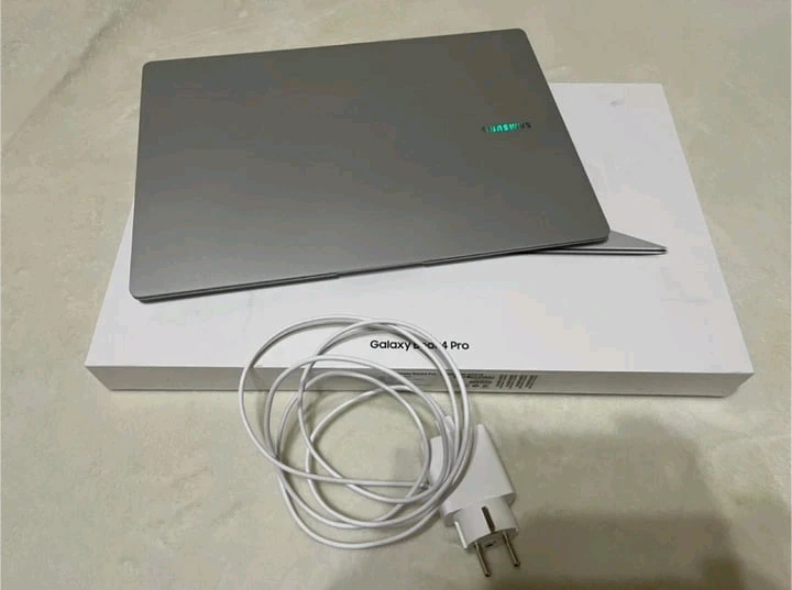 갤럭시북4pro(16인치,512GB)윈도우 11+화면보호필름 NT960XGK-KC51S - 안심되는 중고거래
