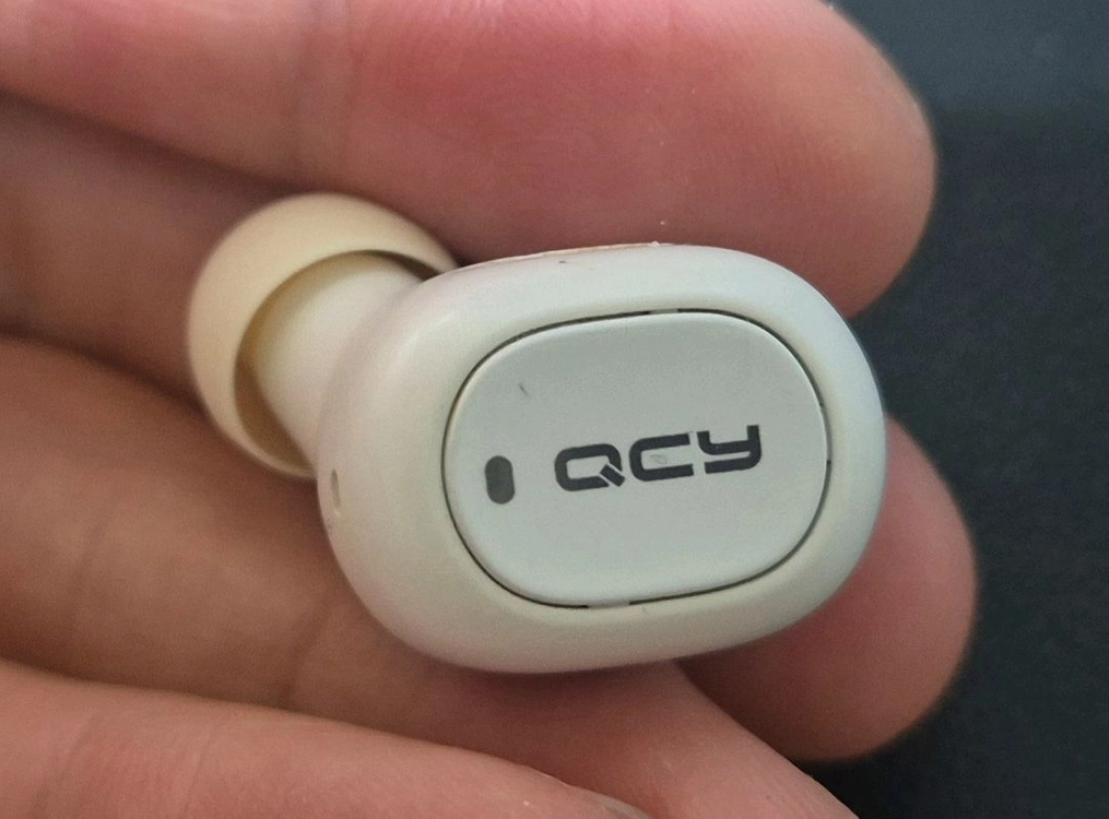 QCY T2S 왼쪽 이어버드 이미지