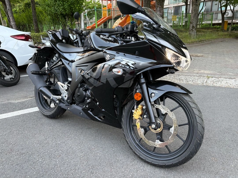 스즈키 GSX-R125 블랙 23년식(신차급) 이미지