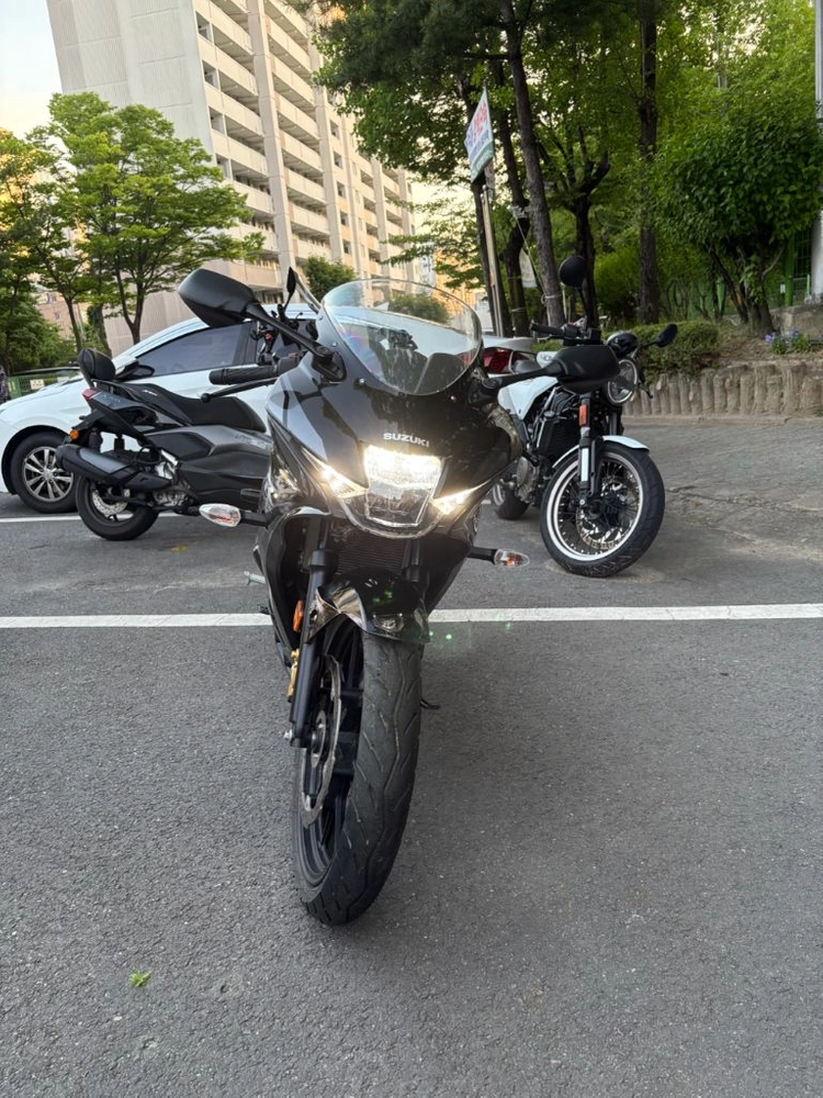 스즈키 GSX-R125 블랙 23년식(신차급) 이미지