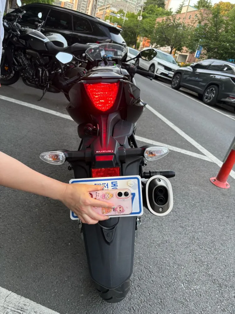스즈키 GSX-R125 블랙 23년식(신차급) 이미지
