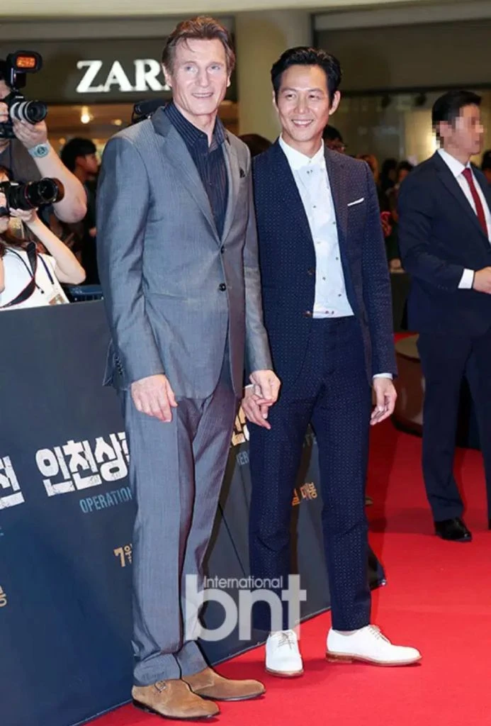 알든 x 샌프란시스코마켓 화이트 스웨이드 더비슈즈 (이정재 공유 착용) 이미지