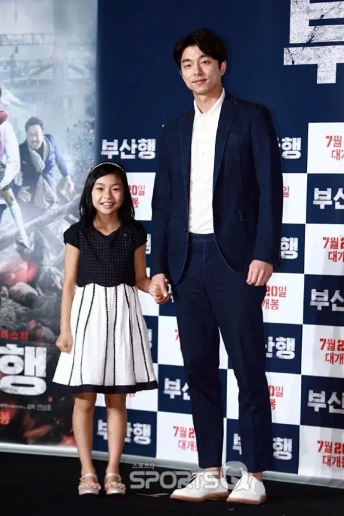 알든 x 샌프란시스코마켓 화이트 스웨이드 더비슈즈 (이정재 공유 착용) 이미지