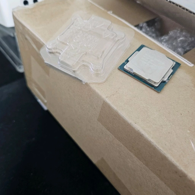 인텔 코어 i5-10400F CPU 이미지