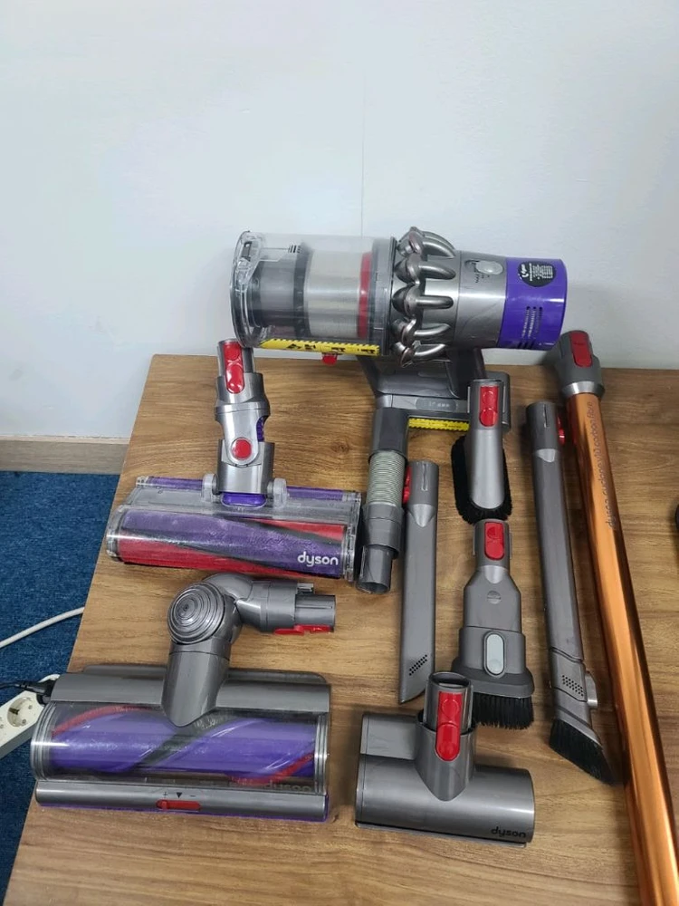 다이슨 무선청소기 V10(거의 A급,삼성배터리교체>1시간14분작동,전체해체,Cleaning완) 이미지