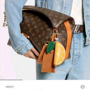 루이비통 LV 레몬 백참 파우치 키링 이미지