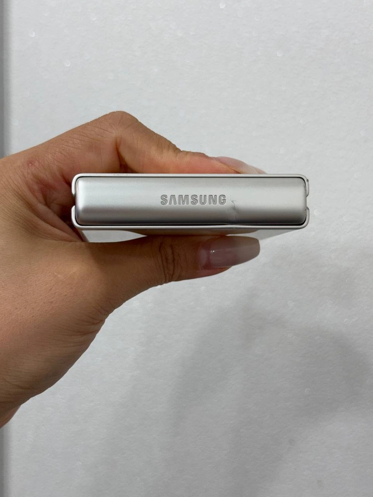 액정깨끗)갤럭시Z플립3 크림 256GB Y1923 이미지