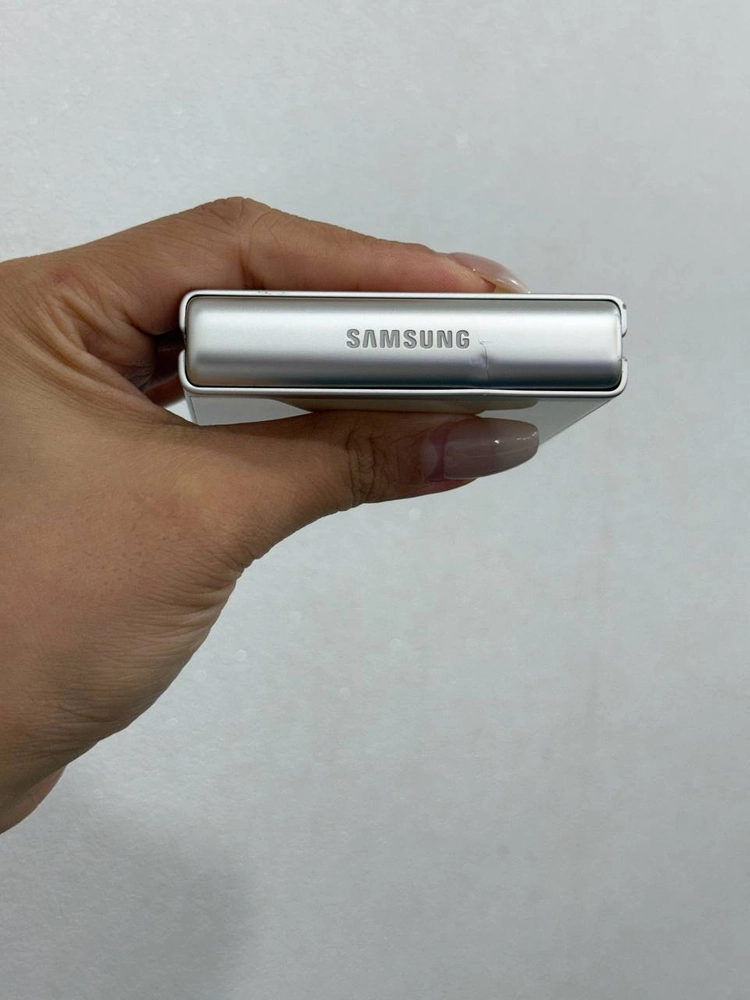 액정깨끗)갤럭시Z플립3 크림 256GB Y1923 이미지