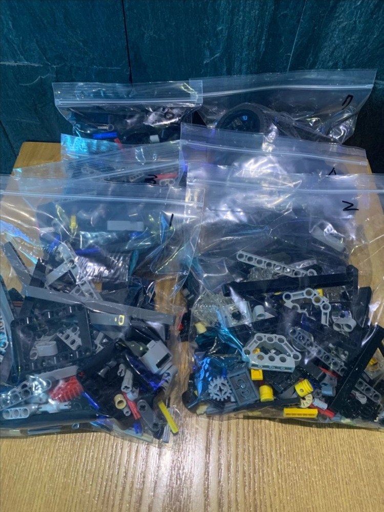 레고 테크닉 42127 배트모빌 중고 판매합니다. 이미지