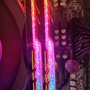 g-skill 골드 DDR4 16*2 32GB 골드램 RGB 이미지
