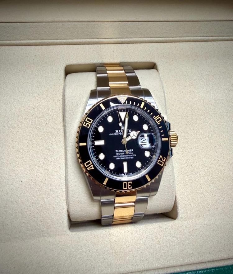 롤렉스 서브마리너 흑콤 41mm 신형 판매합니다 이미지