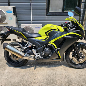 사용검사완료 16년식 혼다 CBR 300 R 형광블랙 판매 이미지