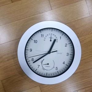 벽시계 팝니다. (온도,습도계 ) 이미지